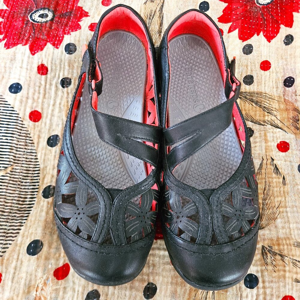 Black Mary Janes - Baretraps 8M